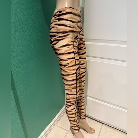 Women's Tiger Stripe Leggings - Picture 4 of 9